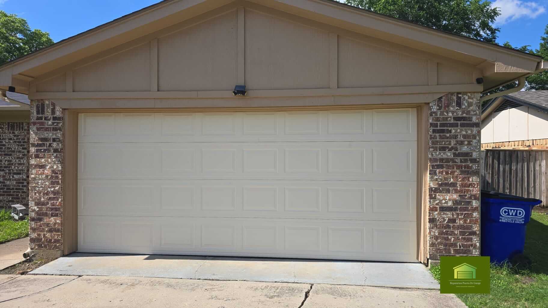 new-garage-door-installed-nueva-puerta